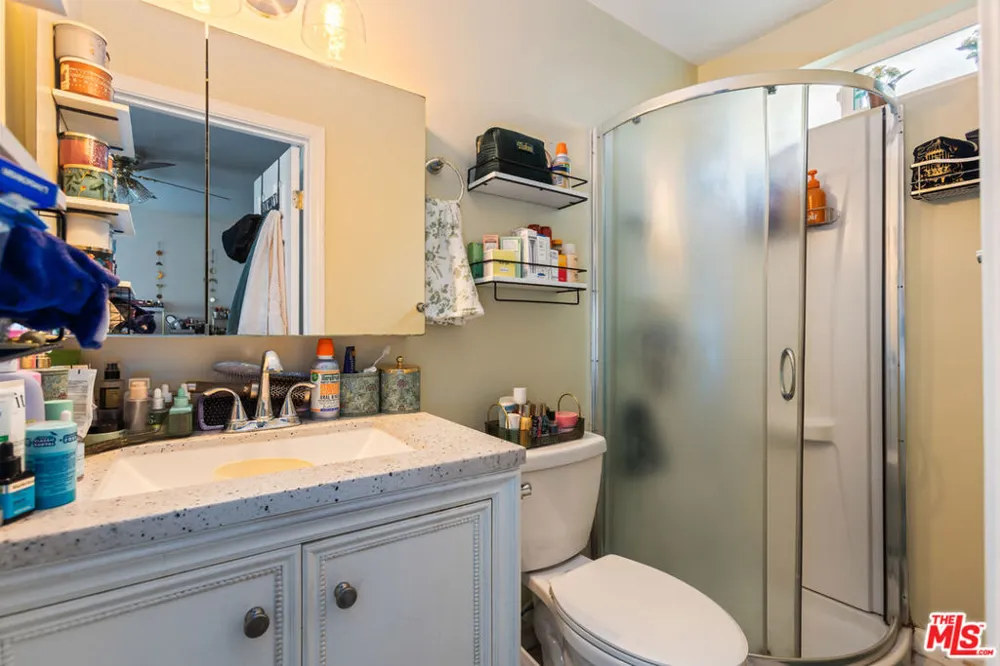7511 Corbin Avenue Los Angeles, CA 91306