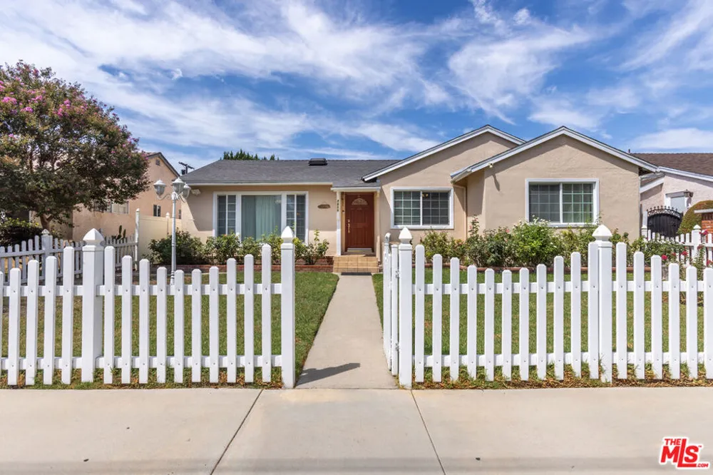 7511 Corbin Avenue Los Angeles, CA 91306