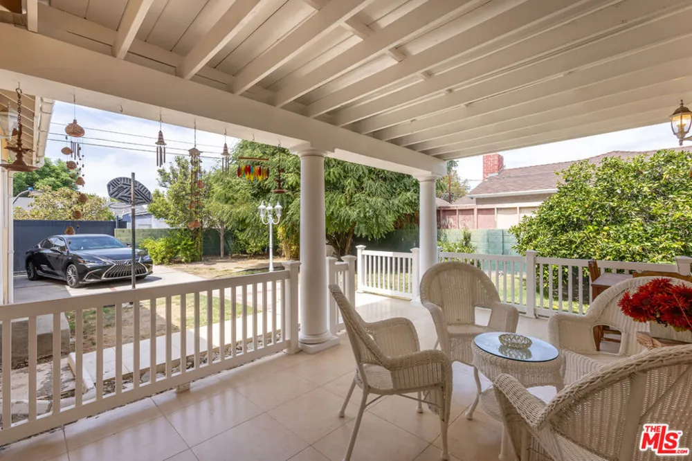 7511 Corbin Avenue Los Angeles, CA 91306
