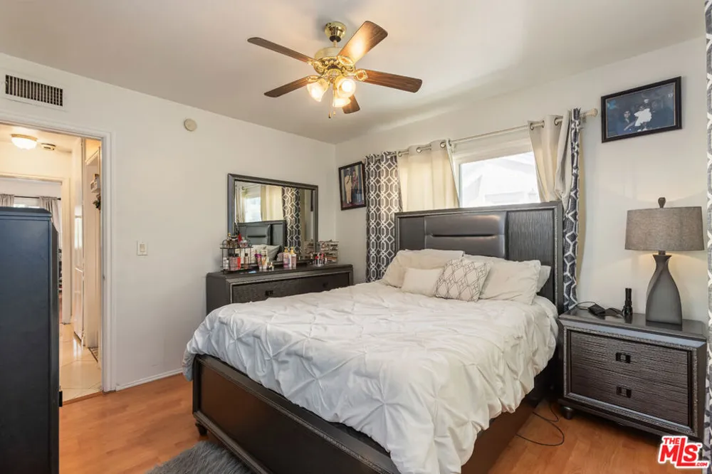 7511 Corbin Avenue Los Angeles, CA 91306