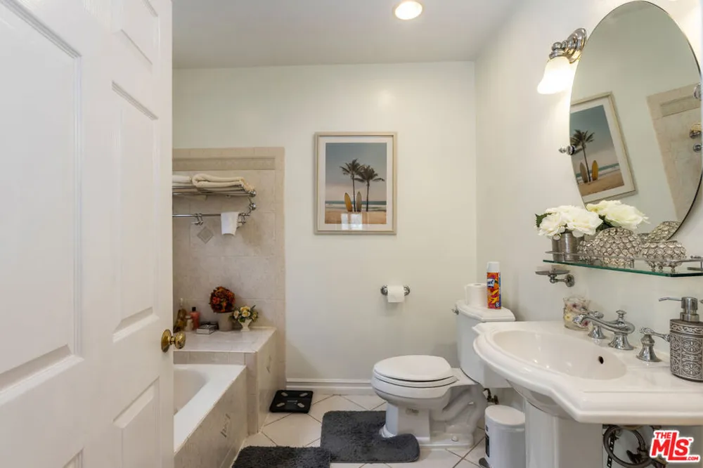 7511 Corbin Avenue Los Angeles, CA 91306