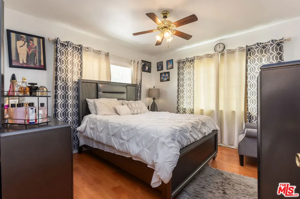 7511 Corbin Avenue Los Angeles, CA 91306