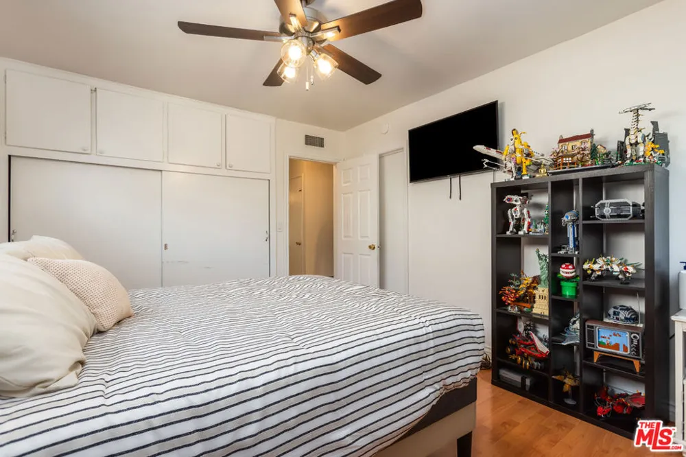 7511 Corbin Avenue Los Angeles, CA 91306