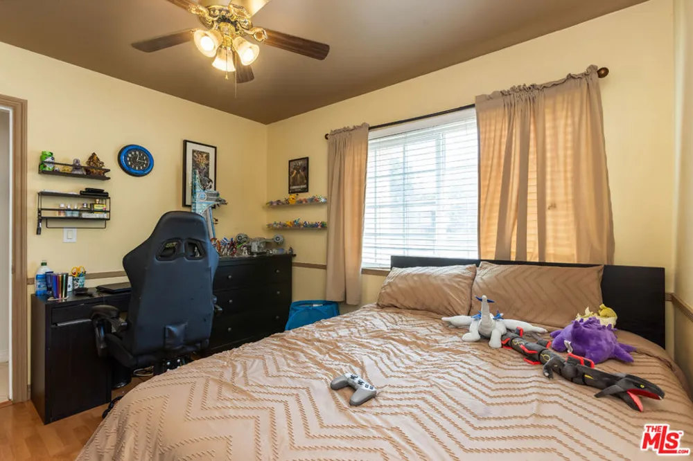 7511 Corbin Avenue Los Angeles, CA 91306