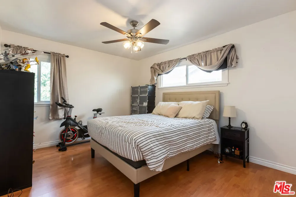 7511 Corbin Avenue Los Angeles, CA 91306
