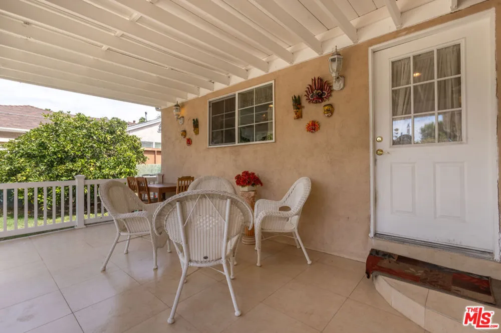 7511 Corbin Avenue Los Angeles, CA 91306