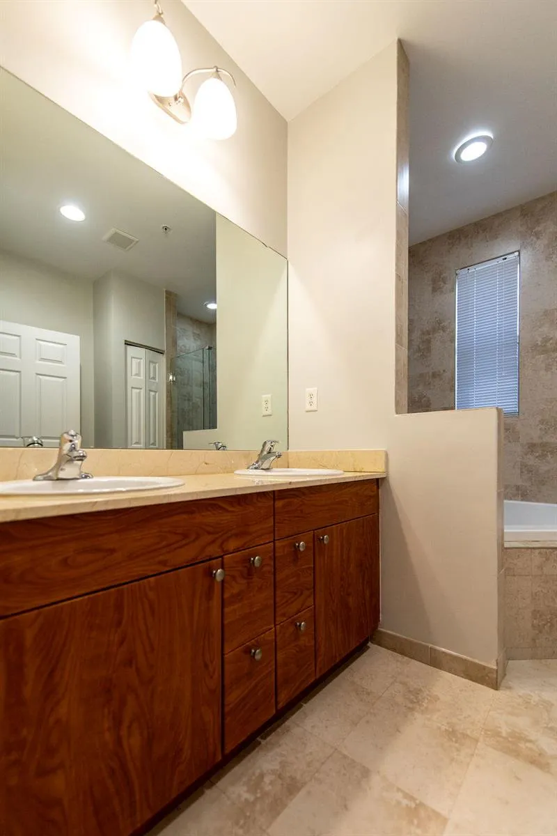 2326 Vintage Circle Lighthouse Point, FL 33064