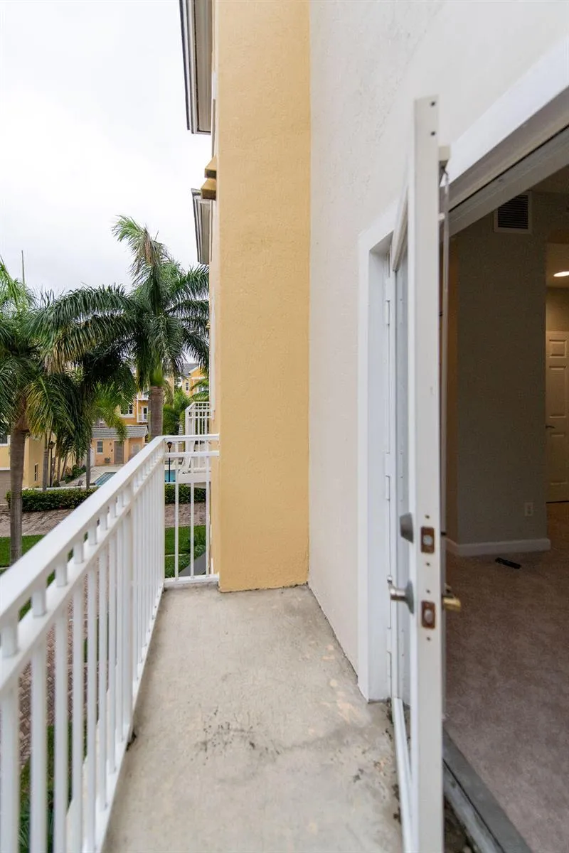 2326 Vintage Circle Lighthouse Point, FL 33064