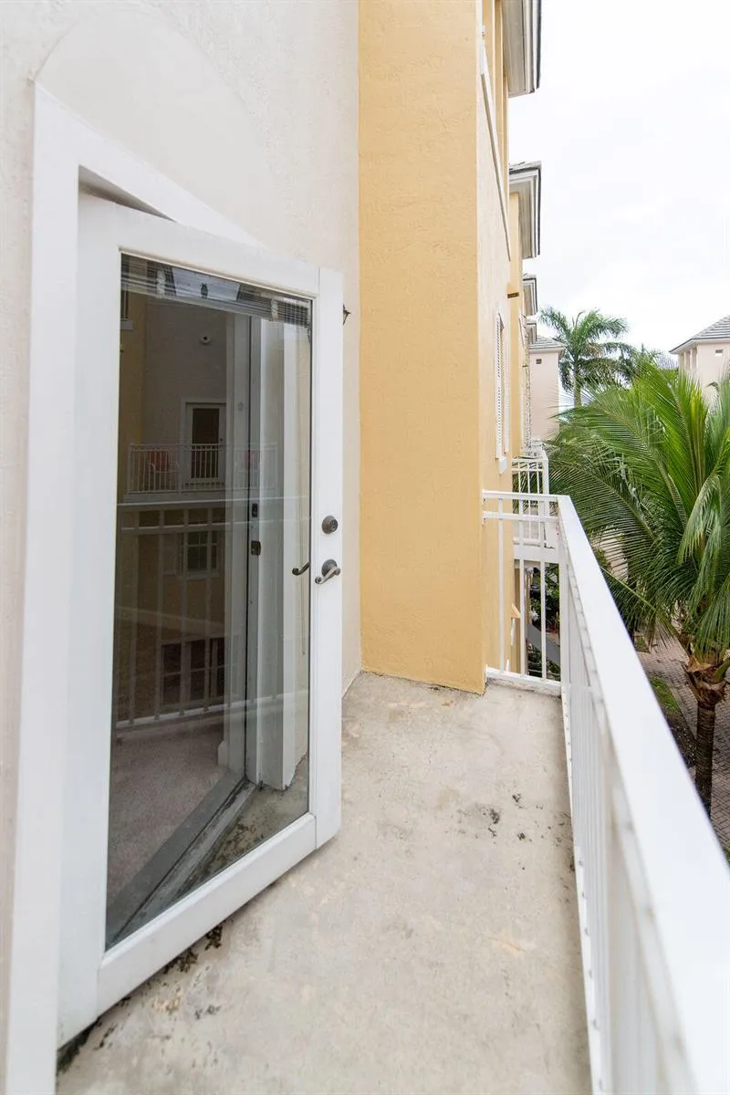2326 Vintage Circle Lighthouse Point, FL 33064