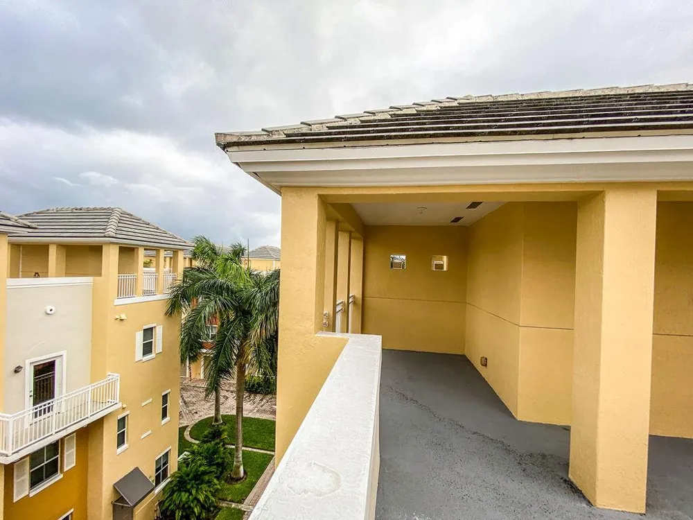 2326 Vintage Circle Lighthouse Point, FL 33064