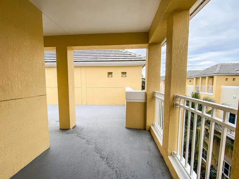 2326 Vintage Circle Lighthouse Point, FL 33064
