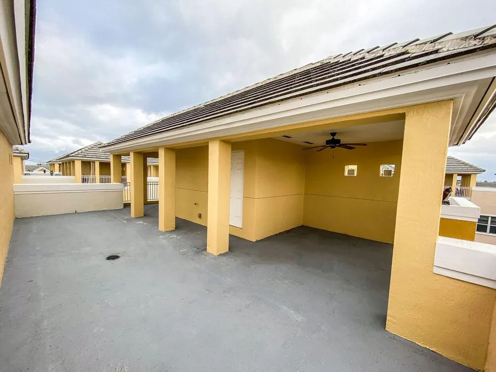 2326 Vintage Circle Lighthouse Point, FL 33064