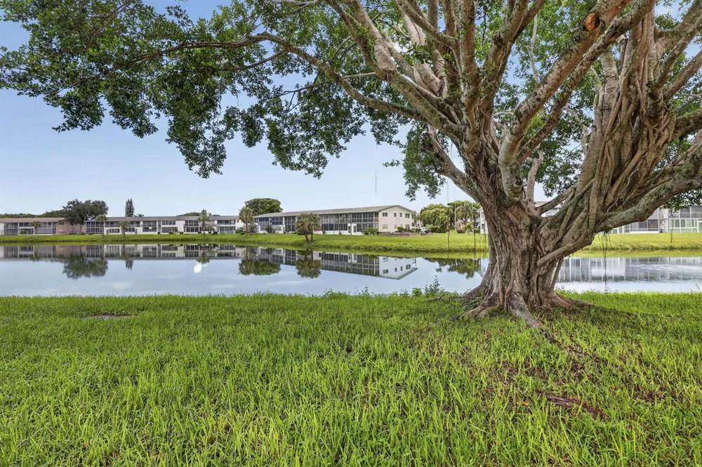 79 CHATHAM D West Palm Beach, FL 33417