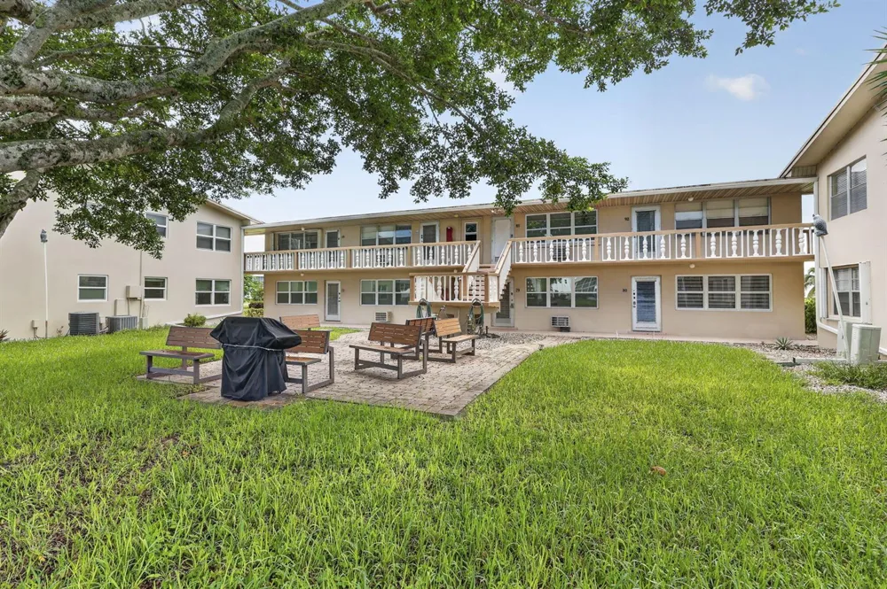 79 CHATHAM D West Palm Beach, FL 33417