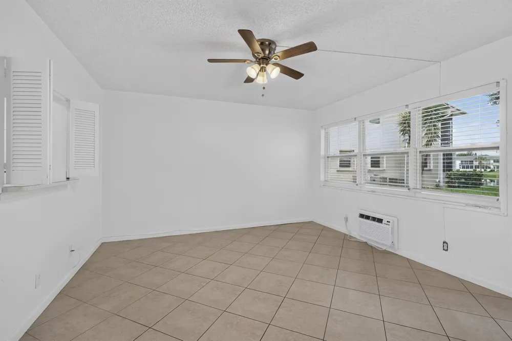 79 CHATHAM D West Palm Beach, FL 33417