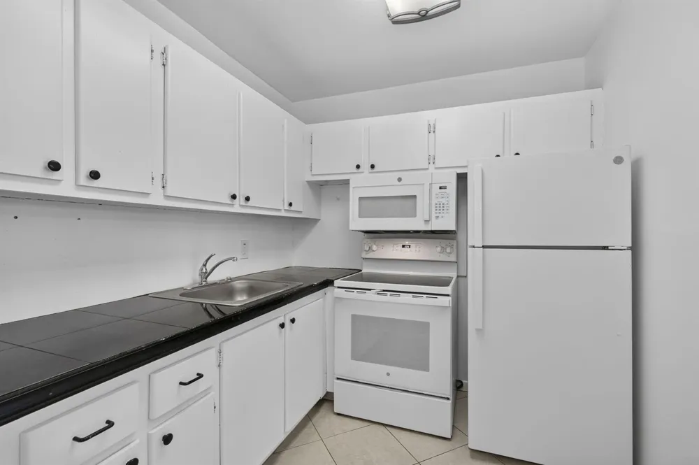 79 CHATHAM D West Palm Beach, FL 33417