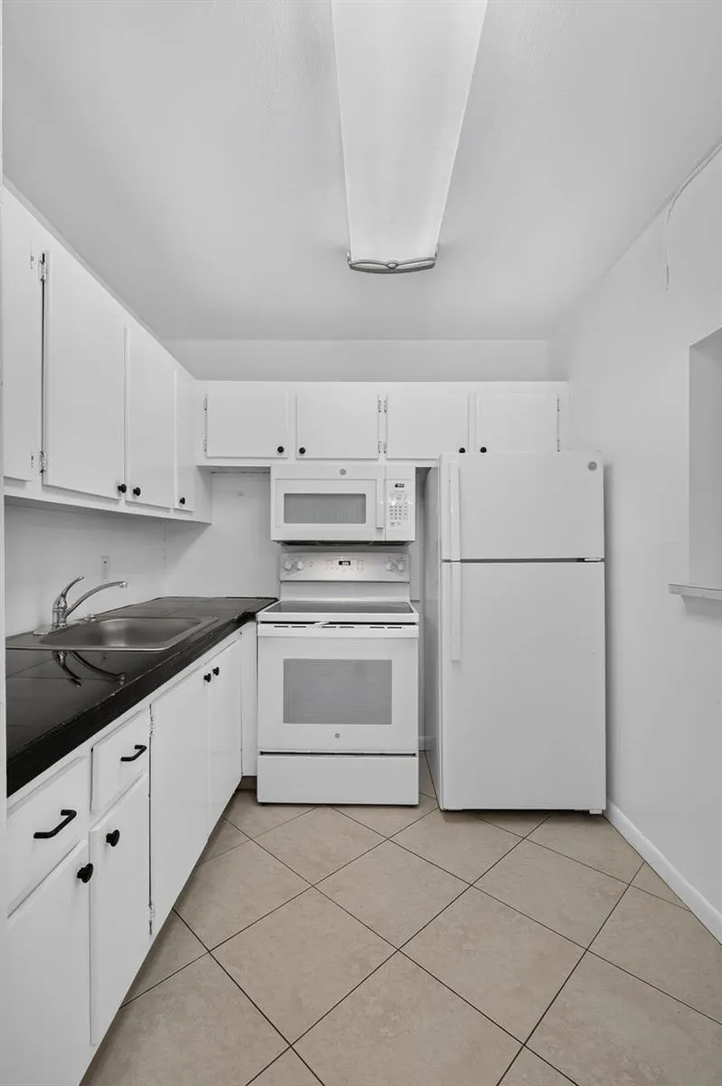 79 CHATHAM D West Palm Beach, FL 33417