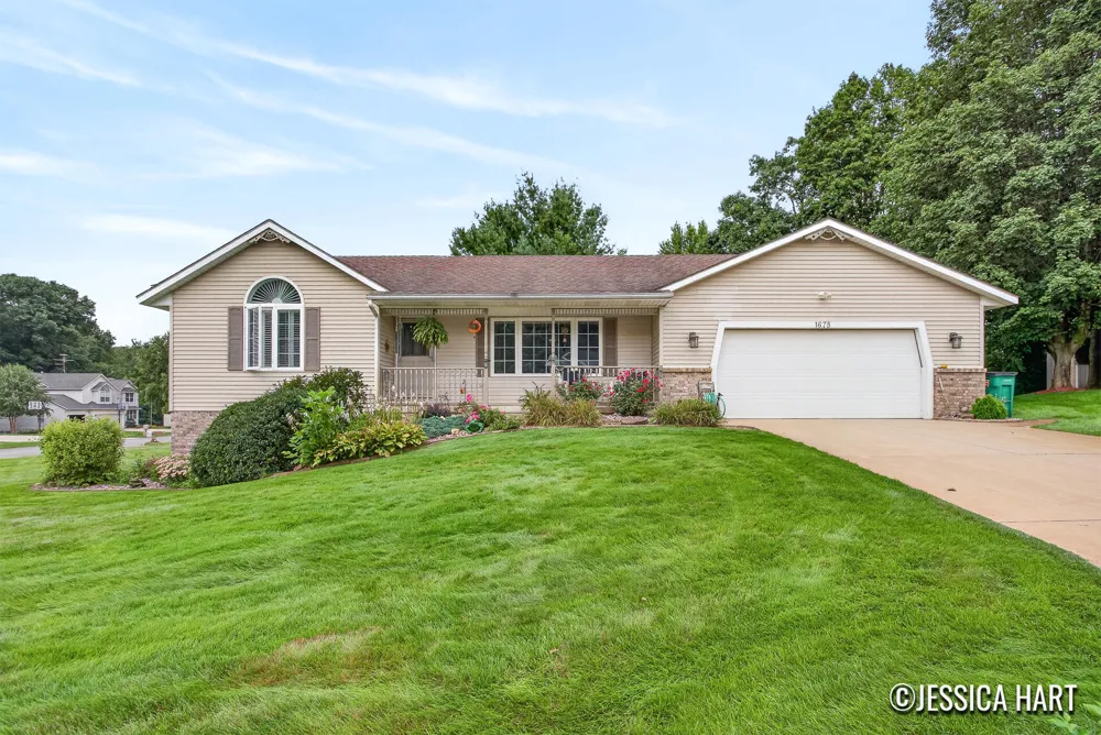 1675 Bramblewood Drive Dorr, MI 49323