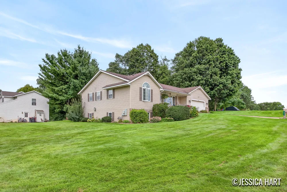 1675 Bramblewood Drive Dorr, MI 49323