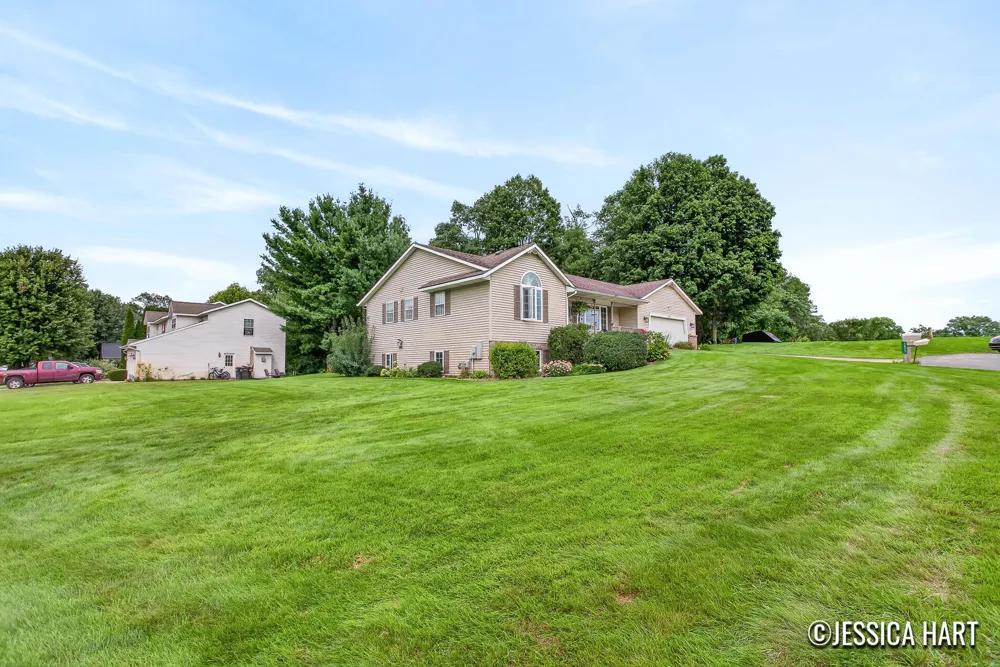 1675 Bramblewood Drive Dorr, MI 49323