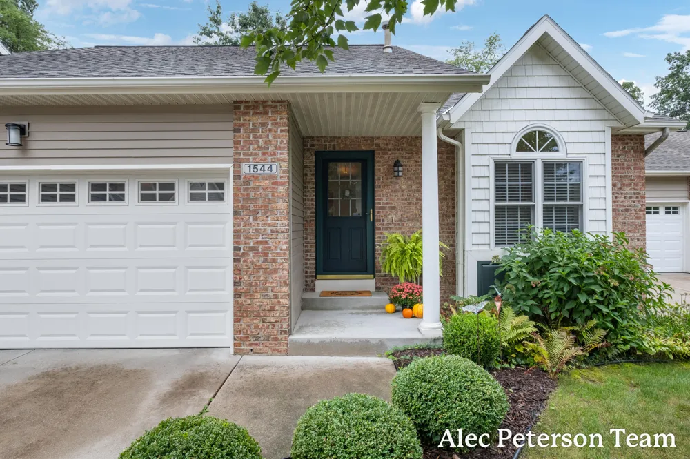 1544 Beechtree Commons Grand Haven City, MI 49417