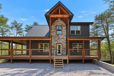 3004 Crestview Court