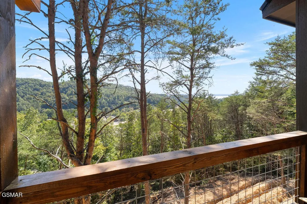 3004 Crestview Court Sevierville, TN 37862