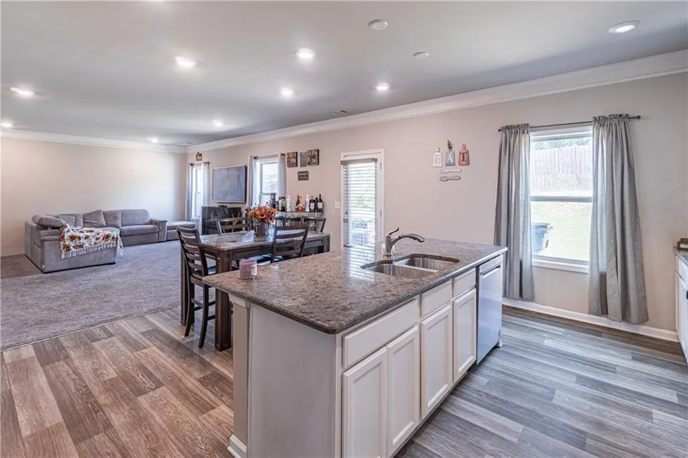 103 Creekside Bluff Way Auburn, GA 30011