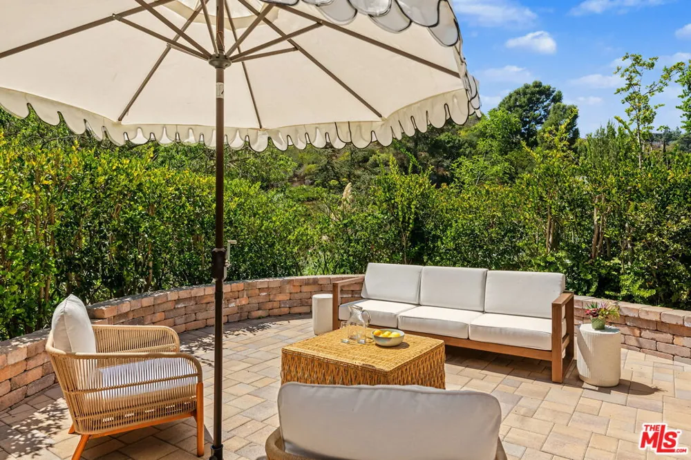 7554 Devista Drive Los Angeles, CA 90046