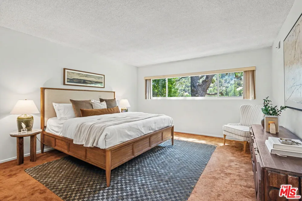 7554 Devista Drive Los Angeles, CA 90046