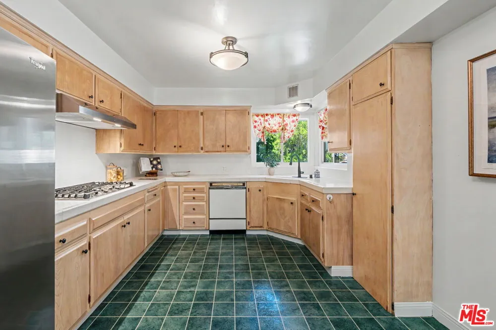 7554 Devista Drive Los Angeles, CA 90046