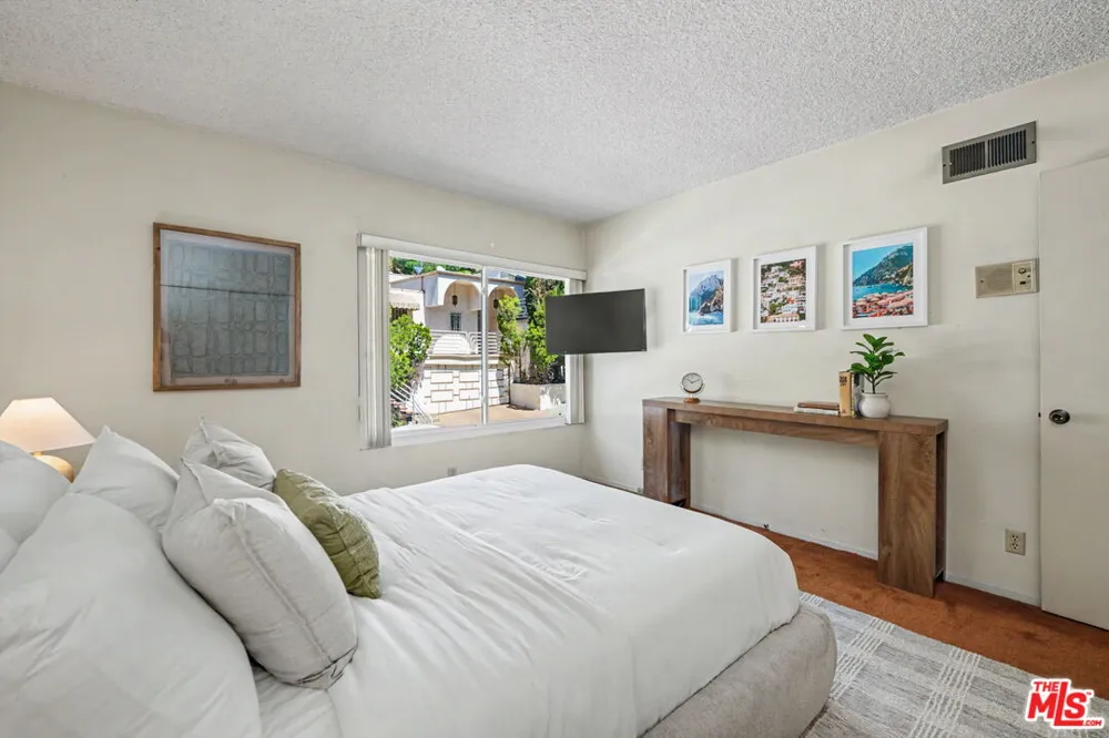 7554 Devista Drive Los Angeles, CA 90046