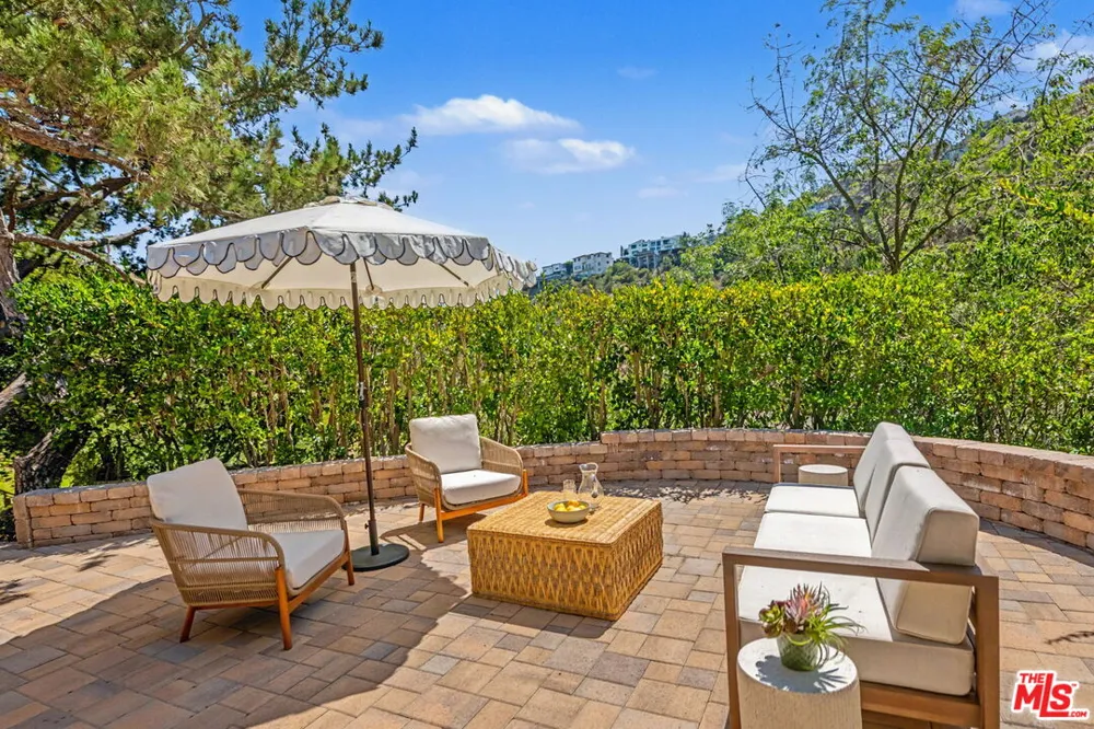 7554 Devista Drive Los Angeles, CA 90046