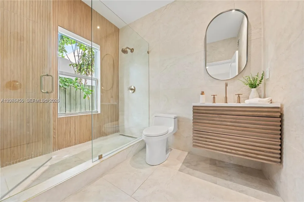 178 NE 45th St Miami, FL 33137