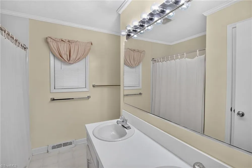 609 Robin Lane Archdale, NC 27376