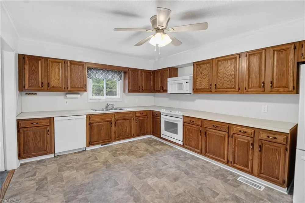609 Robin Lane Archdale, NC 27376
