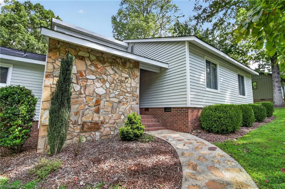 609 Robin Lane Archdale, NC 27376