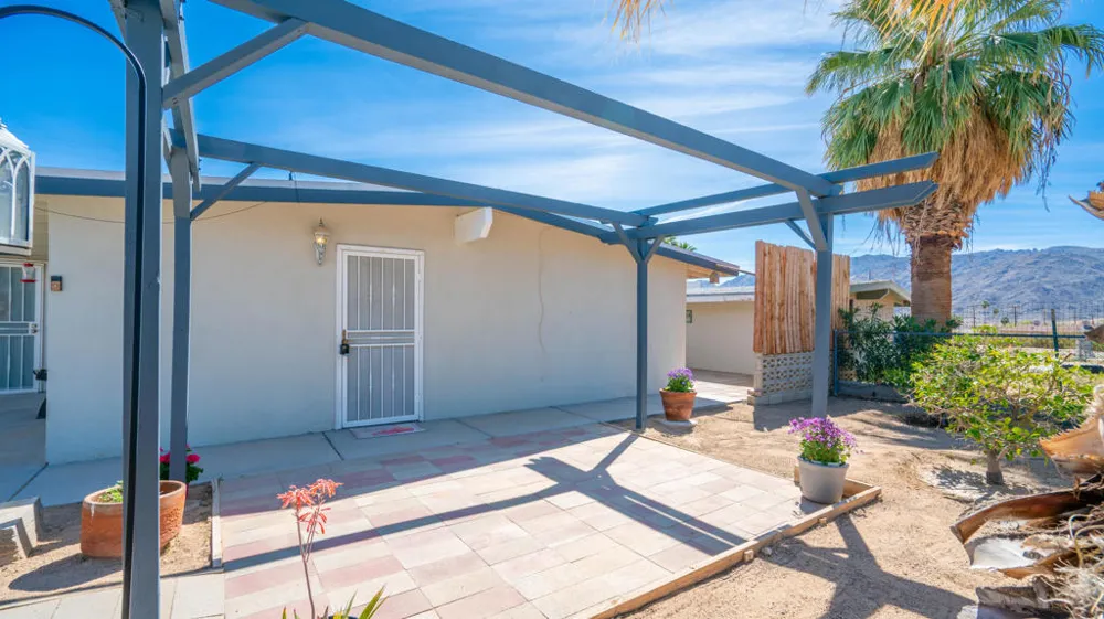 6069 Baileya Avenue 29 Palms, CA 92277