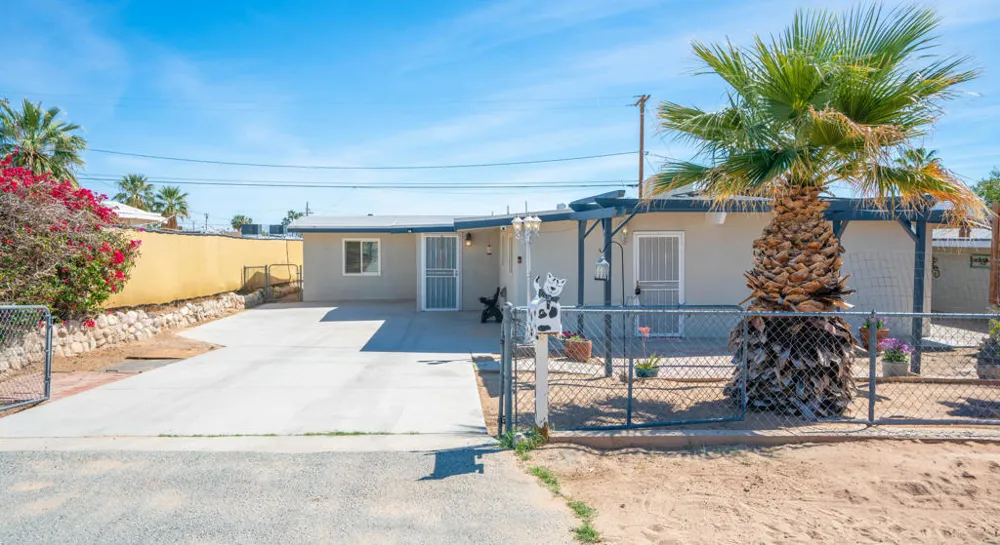 6069 Baileya Avenue 29 Palms, CA 92277