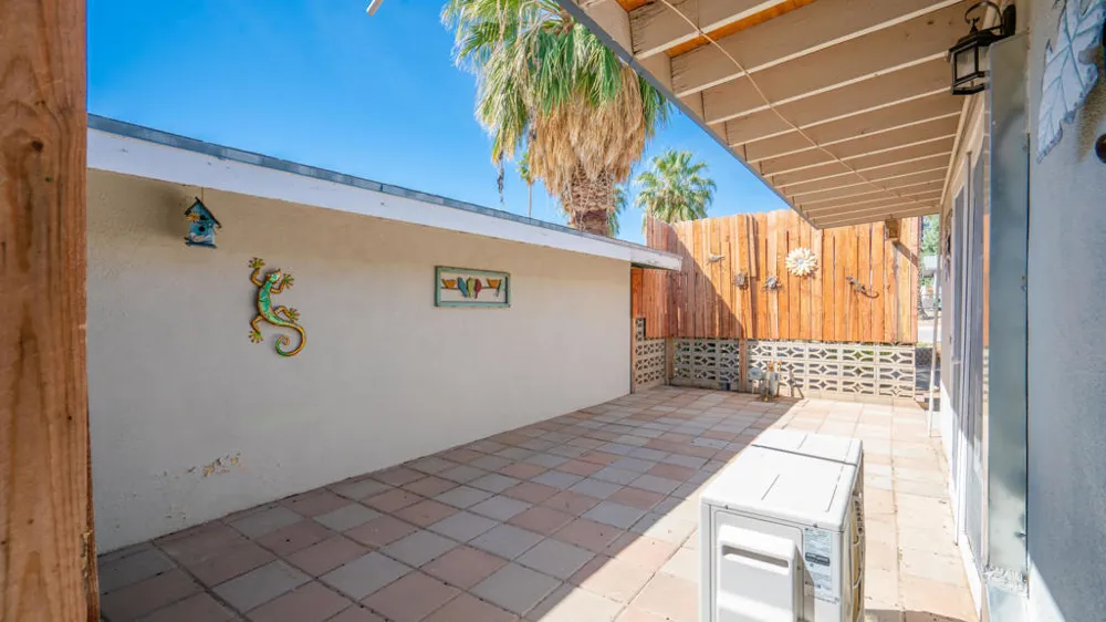 6069 Baileya Avenue 29 Palms, CA 92277
