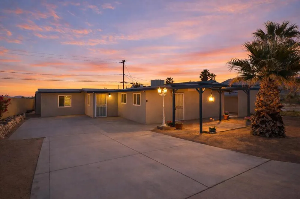6069 Baileya Avenue 29 Palms, CA 92277