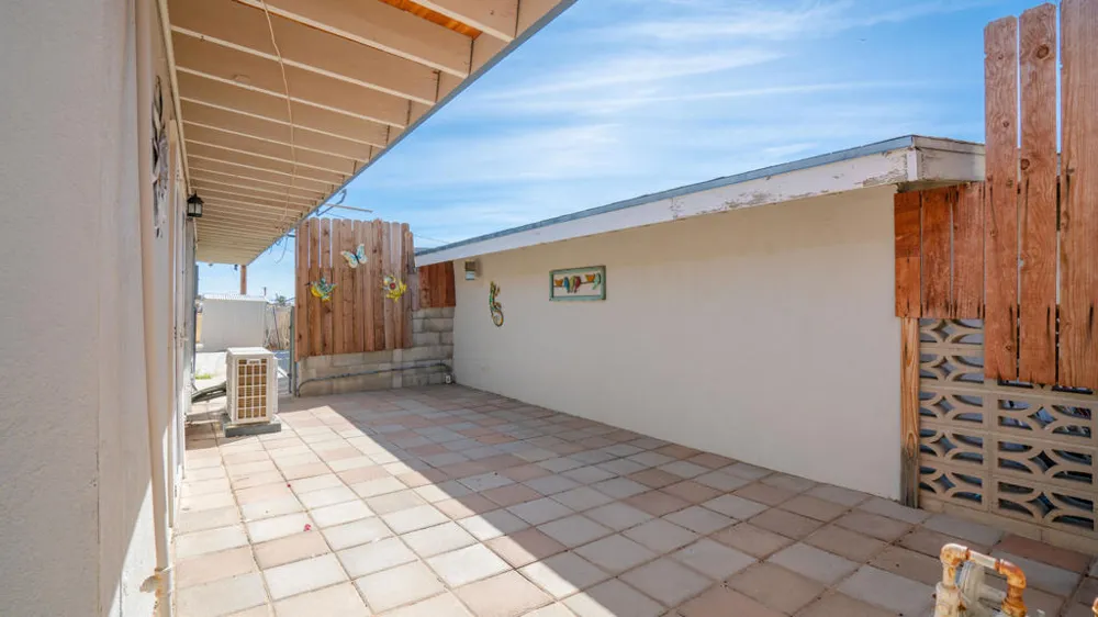 6069 Baileya Avenue 29 Palms, CA 92277