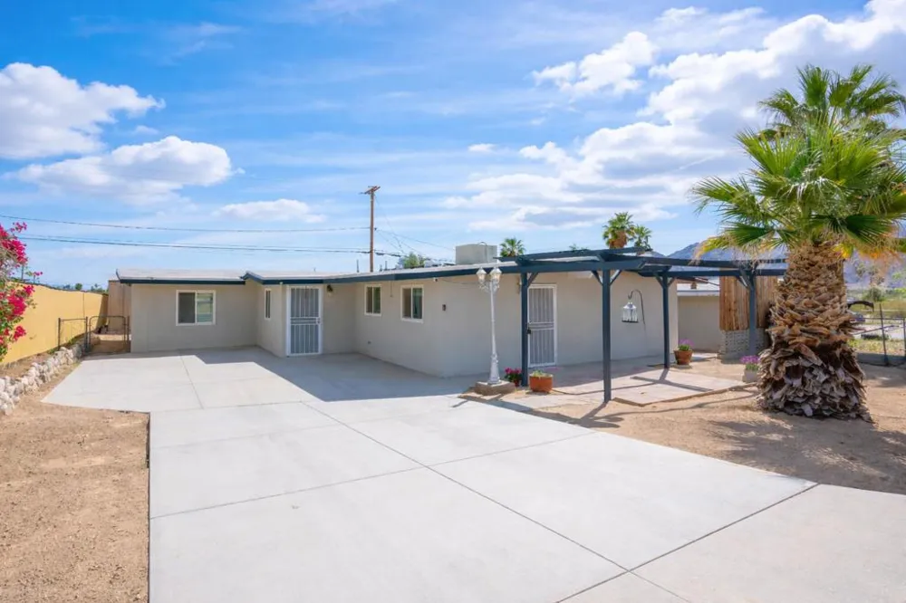6069 Baileya Avenue 29 Palms, CA 92277