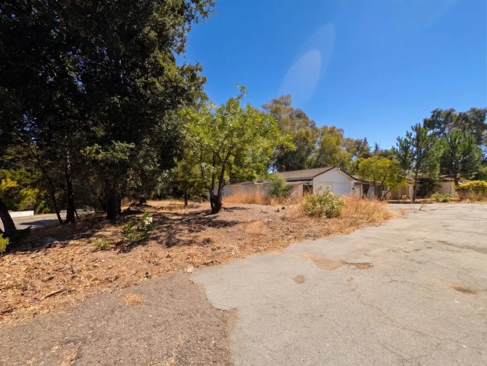 20032 Herriman Avenue Saratoga, CA 95070
