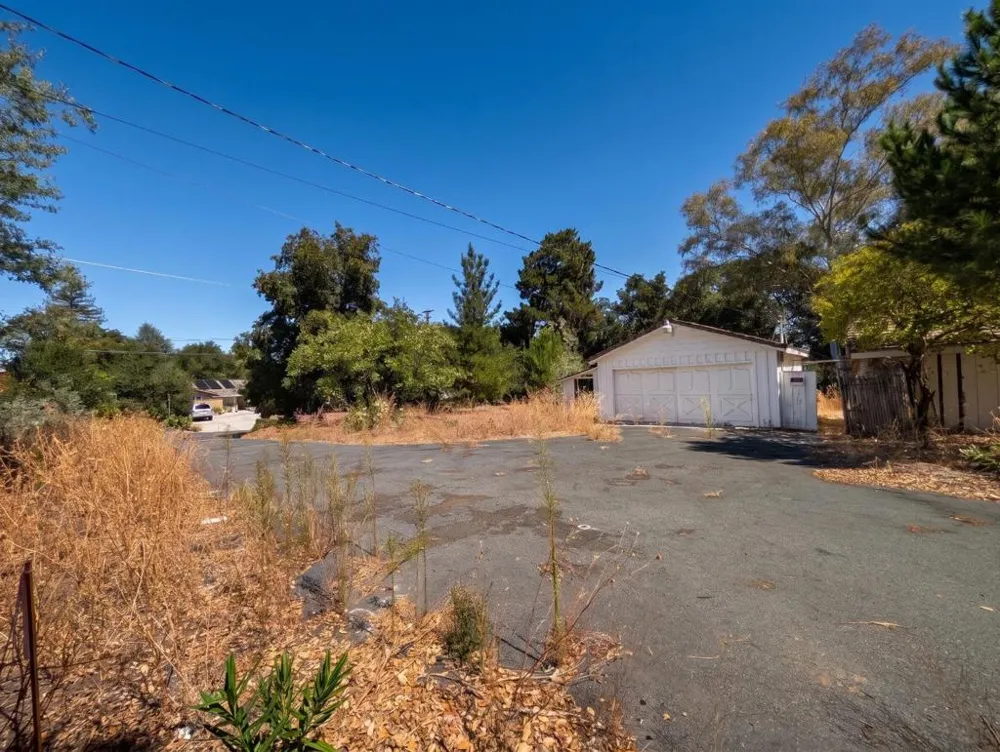 20032 Herriman Avenue Saratoga, CA 95070