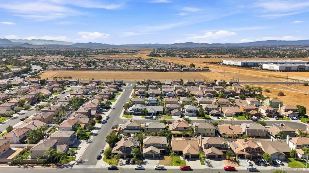 875 Seymour Way Perris, CA 92571