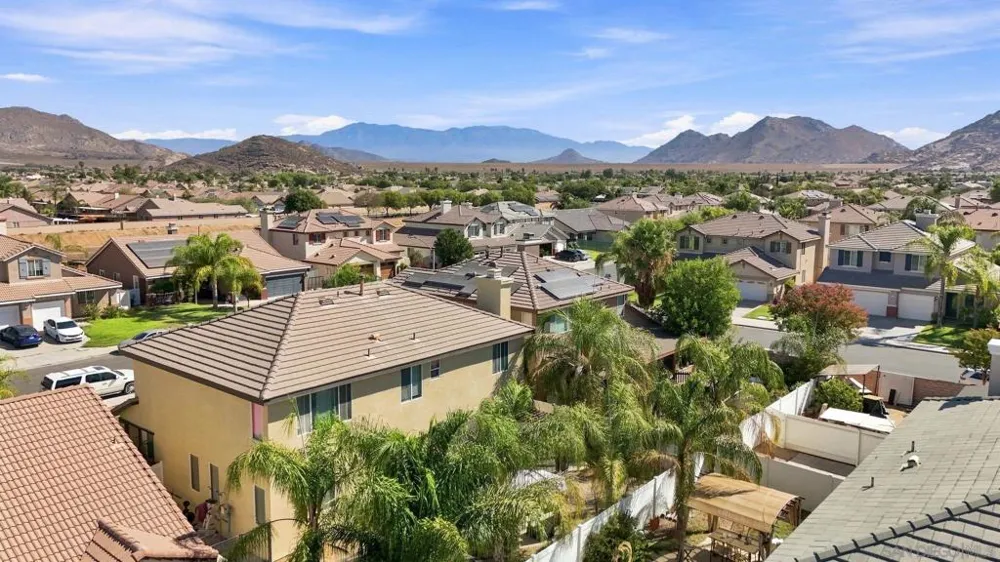875 Seymour Way Perris, CA 92571