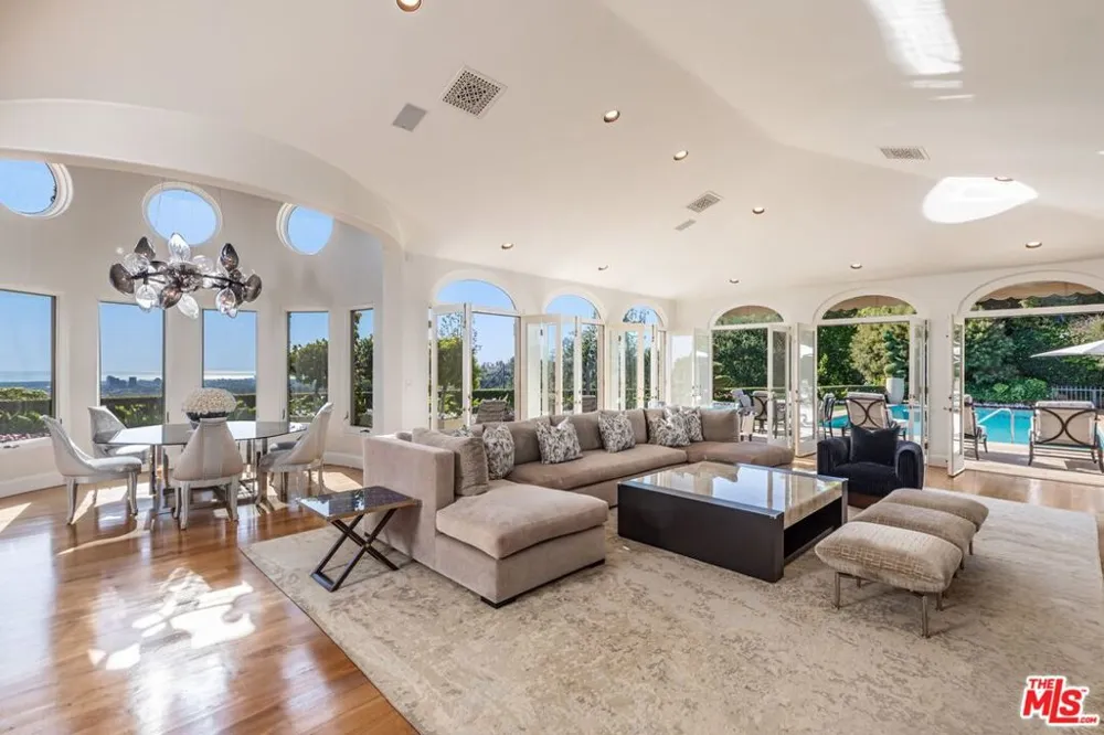 1309 Davies Drive Beverly Hills, CA 90210