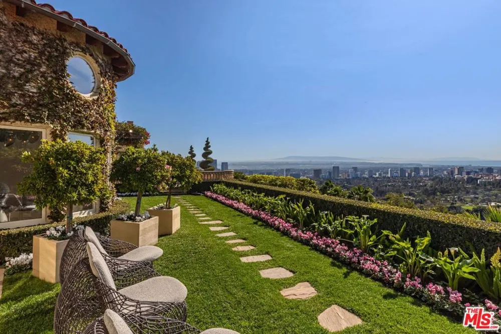 1309 Davies Drive Beverly Hills, CA 90210