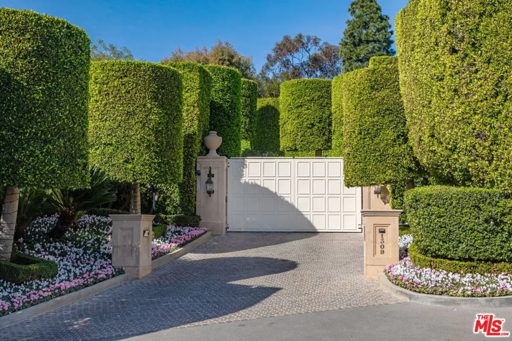 1309 Davies Drive Beverly Hills, CA 90210